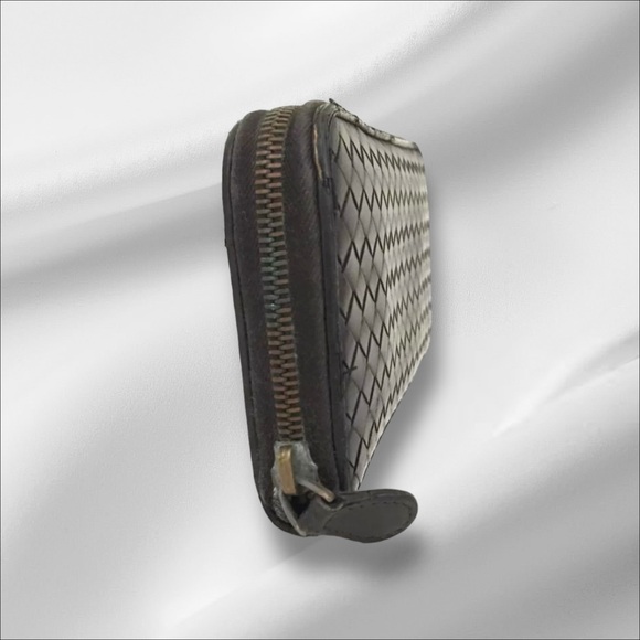 Bottega Veneta Intrecciato Lambskin Zip Around Wallet Black
GUC! - Picture 2 of 8